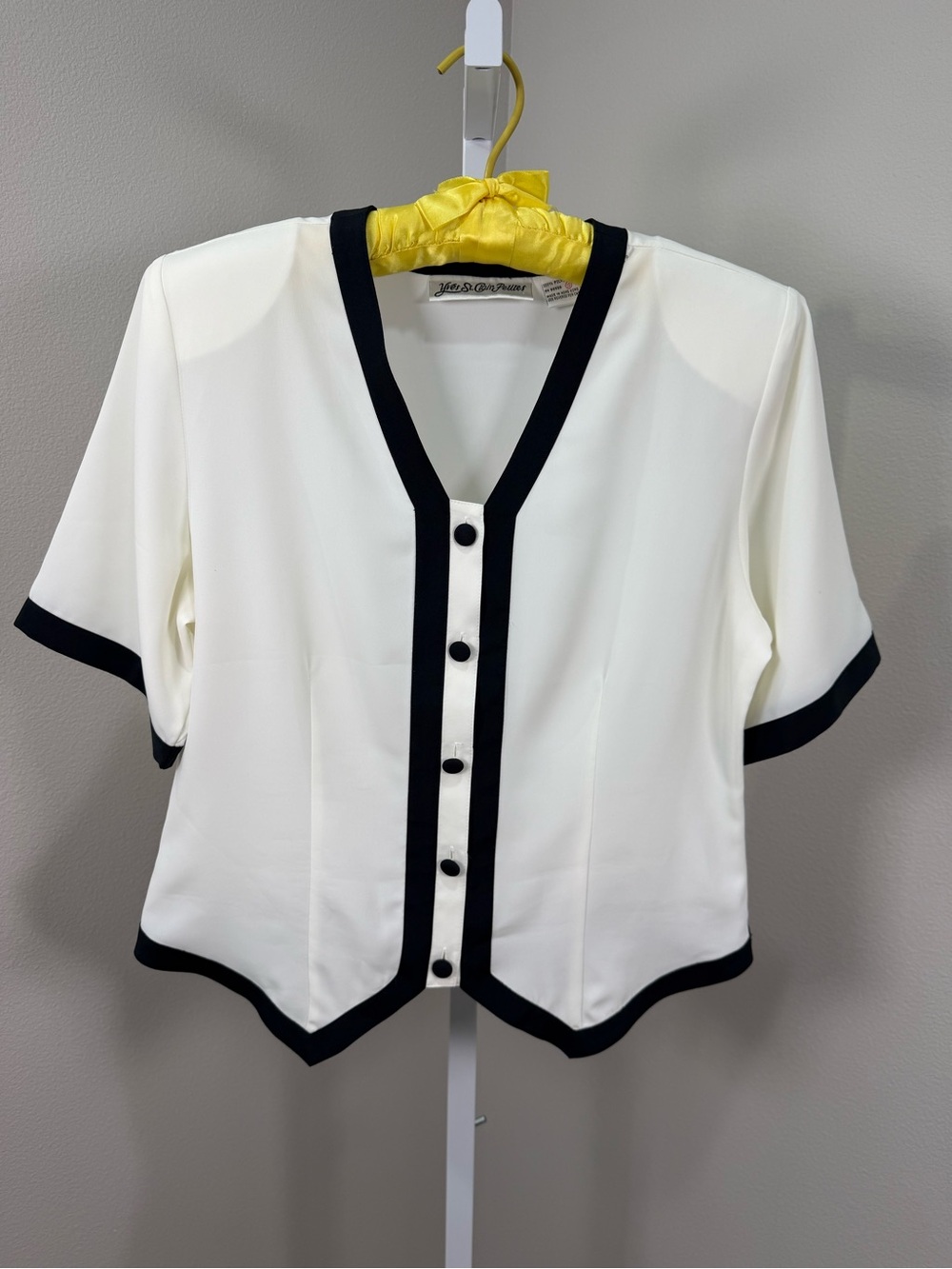 Vintage Yves St. Clair Petites Black White V-Neck Short Sleeve Top Size 10